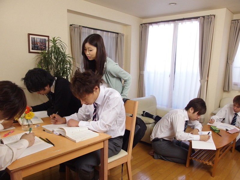 生徒に自宅を乗っ取られた若妻女教師 美人妻が奴●ペットと化す3日間の凌●劇 稲川なつめ稲川なつめ