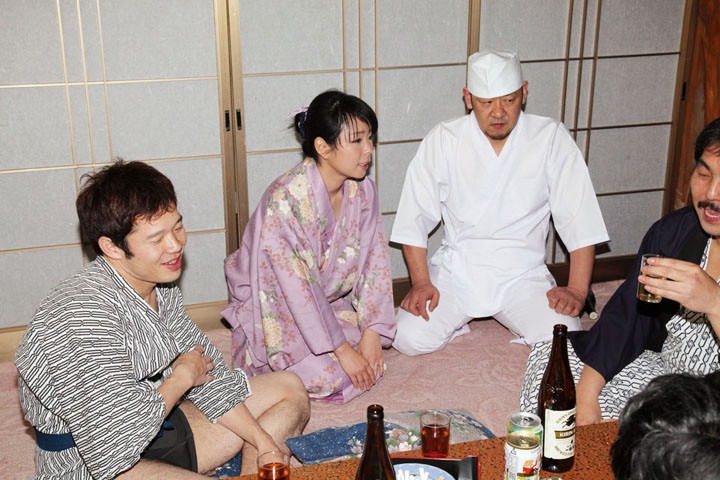 宴会の席で断れない人妻を、旦那の目前で輪●した記録