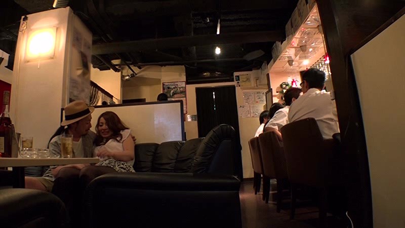 西麻布寝とられ乱交 見せ合いながら興奮する変態夫婦