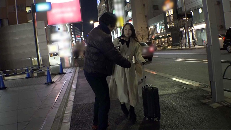 【美巨乳Fcup！】漂うエロさ ヤレる雰囲気999％【騎乗位が達人級の腰づかい！】奥さん、一緒に飲みませんか？ にいなさん