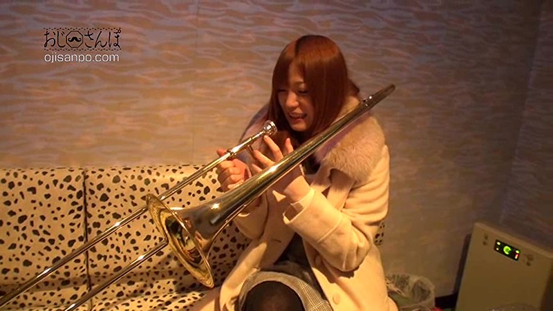 乳首が敏感過ぎてイクほど感度の高い美人妻と… おじさんぽ04 AVよりエロいエッチ見たくない？ すれ違ったら思わず振り向くくらい可愛い人妻と下町探索お散歩デート。おじさんに足を絡めて中出しさせる奥さんの敏感反応がヤバい！ 葉月可恋葉月可恋