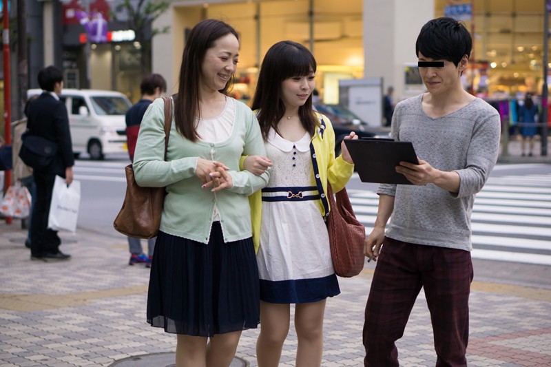 淫乱母娘ナンパ やっぱり親子！恥らいイキまくり！！