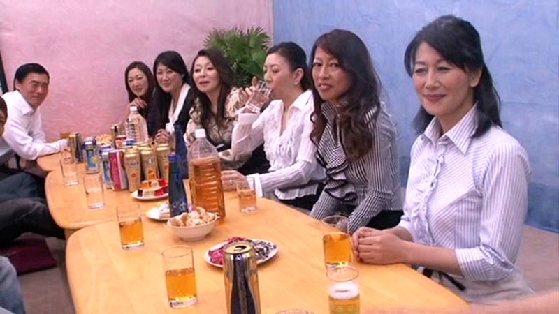 五十路完熟オバサンとヤレるお見合い合コン 肉棒に飢えた年増熟女の複数オマ○コ選び放題即ハメ必勝6vs6！！華城咲・秋川真理・汝鳥すみか