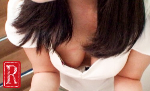 ターゲットは親切な奥さんたち！嘘アンケートで人妻たちの胸チラ＆パンチラ撮っちゃいました！12 高画質！2画面！逆さ撮り！150人！