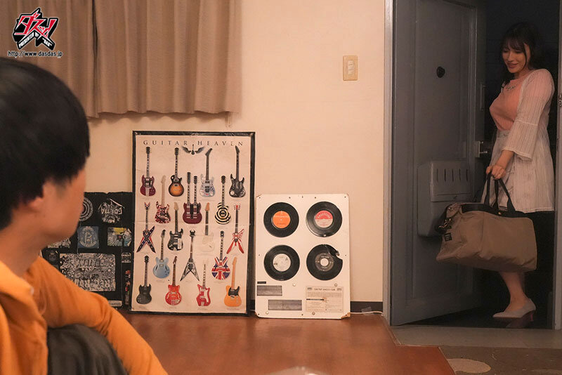 母さんを女性として意識してしまった僕は、親子の一線を余裕で超えて中出し同棲セックスをしていた。 森沢かな森沢かな（飯岡かなこ）