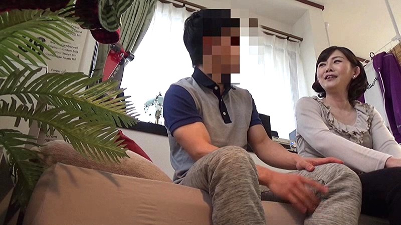 「私みたいなおばちゃんでホントにいいの？」若い男の子が完熟おば様を部屋に連れ込みあの手この手で口説いて中出しセックスするビデオ Vol.21