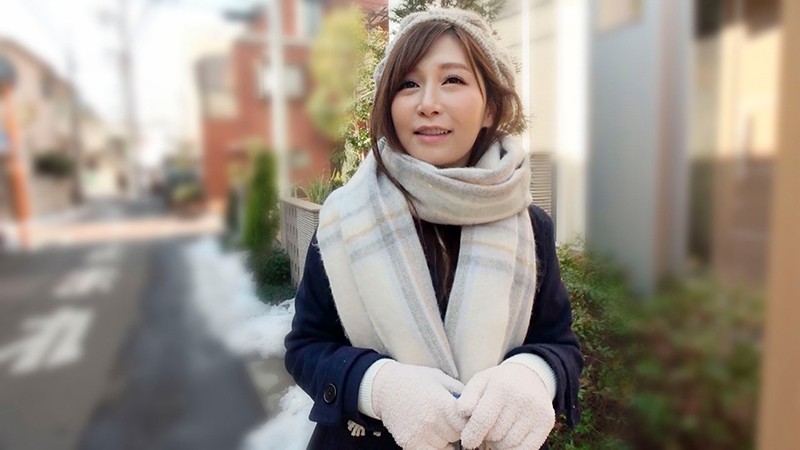 いつも笑顔で声をかけてくれる近所のおばさんのムッチリとした太腿にチ○ポを擦りつけたらピッタリと挟みこむ太腿コキで優しく抜いてくれた！射精後もギンギンに勃起している若者デカチ○ポを見てウットリするおばさんにとっさに即ハメ生中出し！！