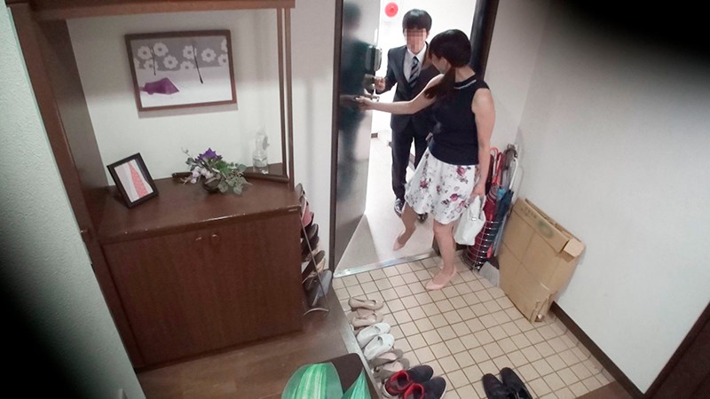 一般男女モニタリングAV 欲求不満な人妻さんによる性交動画盗撮企画！「私…旦那以外の身近な人と自分の家でセックスしたらすごい興奮すると思うんです……」絶倫変態妻が抱かれてみたかった年下男子を自宅に連れ込み性欲解放セックス隠し撮り！フル勃起若チ○ポに中出しさ…