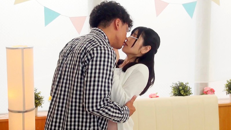 一般男女モニタリングAV 34歳以上の素人奥様限定！年の差があっても男女はキスだけで恋に落ちて初対面の相手とSEXしてしまうのか？ 2 惹かれあった2人のキスまみれの完全プライベートSEXを大公開！！人妻×男子大学生編