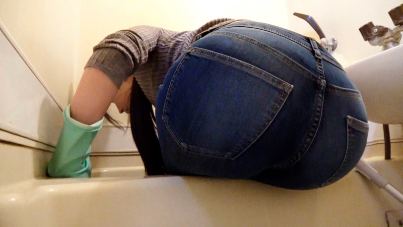 ご近所おばさんのピタパン尻にデカチン即ハメ！ 2 強引な挿入と寸止め焦らしピストンのイケメン口説きSEXに忘れていたメスの性欲を思い出した美人妻！「まだ出せるでしょ…？」肉厚デカ尻の激しい杭打ち騎乗位で精子を何度も搾り取る連続中出しSEX 合計17発！