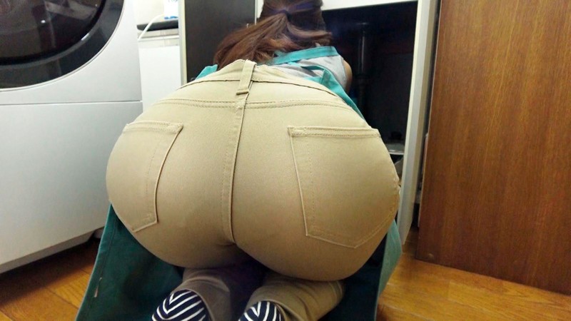 家事代行おばさんのピタパン尻に我慢できずにバックからねじ込むデカチン即ハメ！ 8 「旦那がいるから…」断られても強引にイカせるイケメンの高速ピストン口説きSEXを完全収録！！魅惑の若チ○ポに心奪われたデカ尻妻が旦那では味わえない連続絶頂合計48回！勢いあまって…