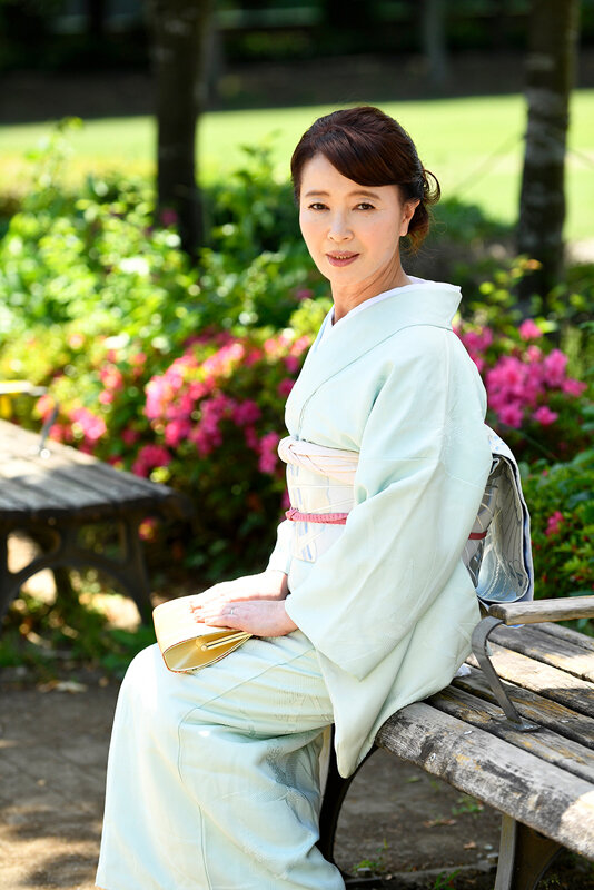 六十前後の美人高齢婦人 8時間