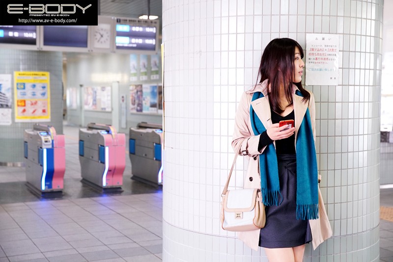 E-BODY専属人妻デビュー 美乳 美腰 美脚 3美一体ミラクル8頭身 中村推菜中村推菜