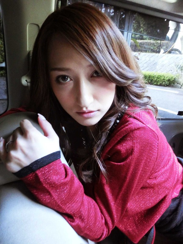 人妻たちの告白 浮気肉棒で悶える夫の知らない妻の顔 片桐真央 26歳片桐麻央