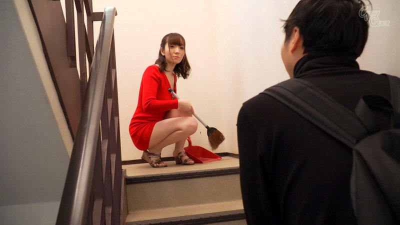 ノーブラノーパンで挑発してくるスケベ奥さんが隣に引っ越してきた！ 小花のん小花のん