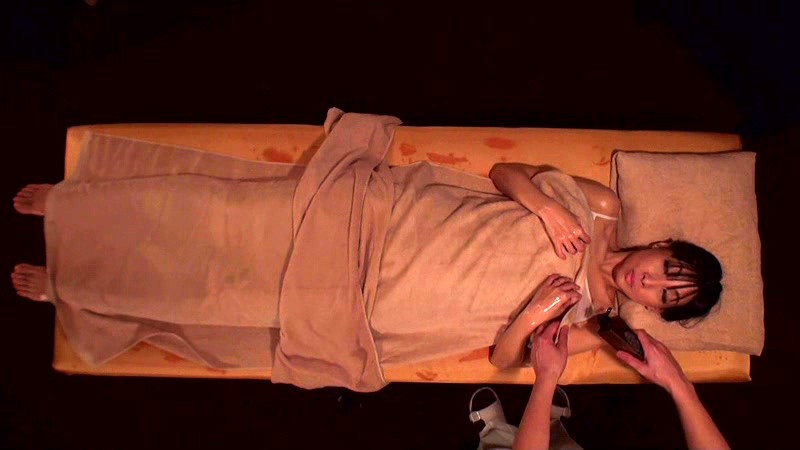 西麻布高級人妻性感オイルマッサージ 14