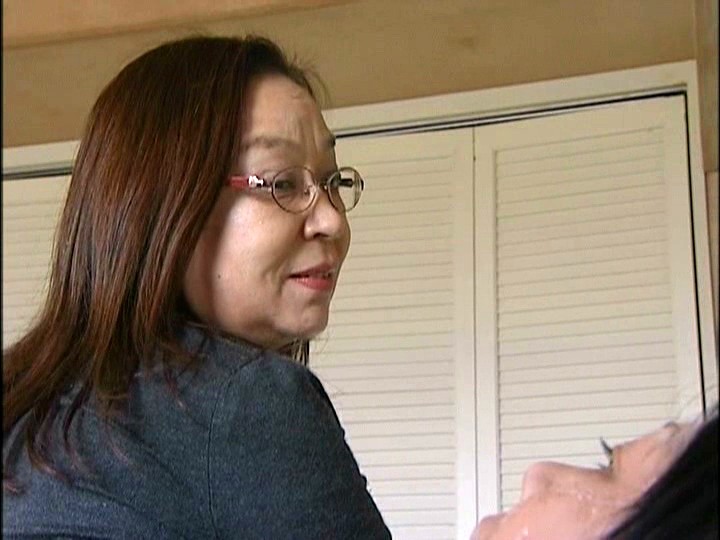 世の為人の為 違法ヘルパー 性的裏介護華恋（一ノ瀬かれん）・円城ひとみ・桐原あずさ（伊藤あずさ）