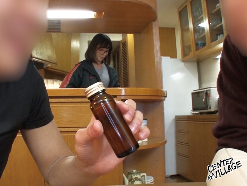 母に媚薬を飲ませたら… クラスの友達から手に入れた噂の薬をすっかり艶っ気がなくなった母さんに飲ませてみたらその気になって僕に襲いかかってきた 澤村レイコ澤村レイコ（高坂保奈美、高坂ますみ）