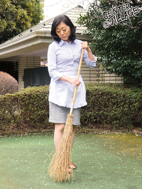 息子のチ○ポ挿入で溢れ出す愛液 還暦失神母 大内友花里大内友花里