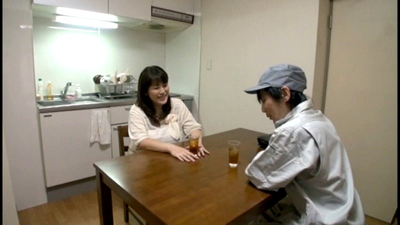 20年ぶりに会った憧れのキミはびっくりするほどムチムチの熟女になっていた 堀川奈美堀川奈美