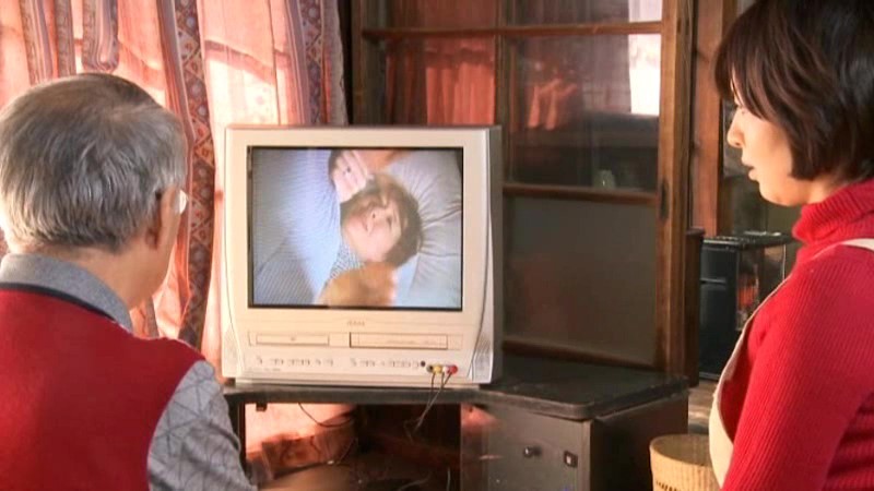 夫のいない白昼の秘め事 義父と嫁のいやらしい関係花宮あみ・溝口汐里