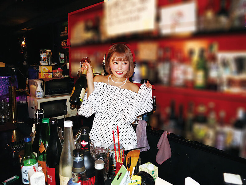 大人の社交場スナック・バーdeとんでもハプニング！！～今夜もどこかで酒池肉林～浜崎真緒・紗々原ゆり・朝比奈菜々子