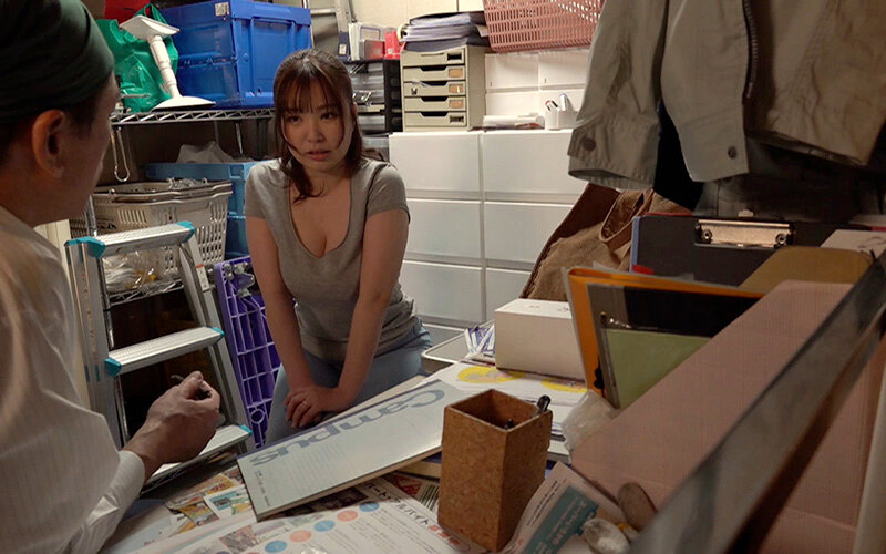 万引き スーパーの人妻たち ●嫌がりながらイっちゃう無毛妻 ●押しに弱すぎるムッチリ妻 ●罪の意識がないGカップドM妻聖璃とあ・弘中優・明里ともか