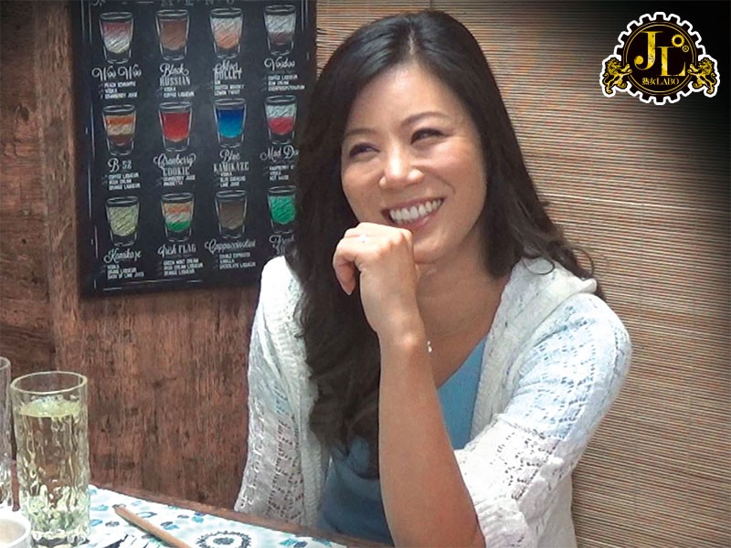 「おばさんを酔わせてどうするつもり？」若い男女で溢れ返る相席居酒屋で一人呑みしている熟女を狙い撃ちで口説いてお持ち帰り！寂しさと欲求不満が募った素人奥さんの乾いたカラダはよく濡れる！！VOL.6