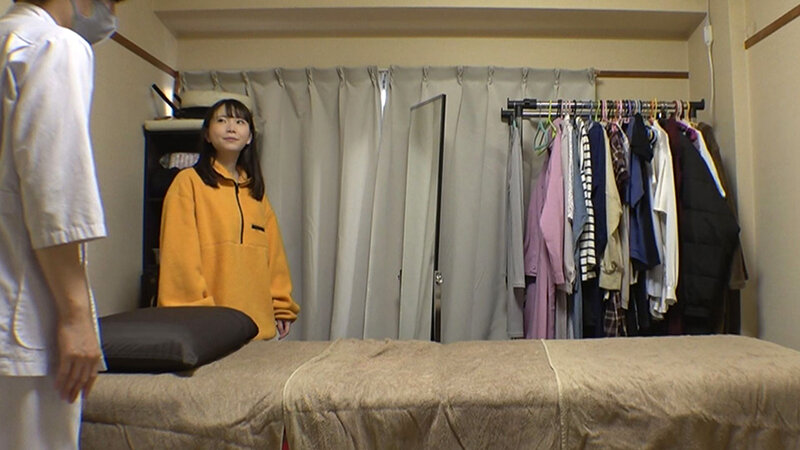 媚薬オイルマッサージ 痴●盗撮＆中出し素人娘VOL.50 超強力媚薬を配合したマッサージオイルを施術中に知らずに塗りこまれたオンナは、身体の火照りに驚き、チ○ポを欲しがる自分に戸惑い、垂れ出したマン汁に恥ずかしがりながらも生ハメ中出しまで欲してしまう！藤田こずえ・岬さくら・高瀬りな