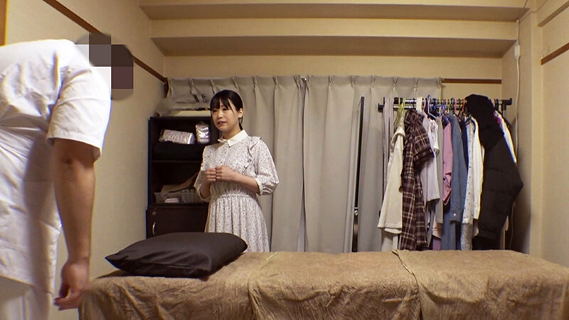 媚薬オイルマッサージ 痴●盗撮＆中出し素人娘VOL.58 超強力媚薬を配合したマッサージオイルを施術中に知らずに塗りこまれたオンナは、身体の火照りに驚き、チ〇ポを欲しがる自分に戸惑い、垂れ出したマン汁に恥ずかしがりながらも生ハメ中出しまで欲してしまう！百永さりな・日々樹梨花・伊織ひなの