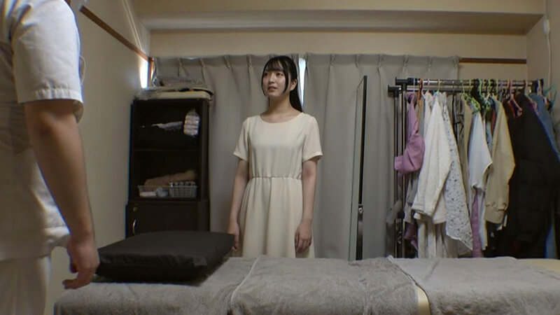 媚薬オイルマッサージ 痴●盗撮＆中出し素人娘VOL.69 超強力媚薬を配合したマッサージオイルを施術中に知らずに塗りこまれたオンナは、身体の火照りに驚き、チ〇ポを欲しがる自分に戸惑い、垂れ出したマン汁に恥ずかしがりながらも生ハメ中出しまで欲してしまう！永野鈴・花宮きょうこ・皐月ゆら