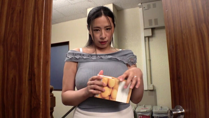 隣の奥さんの肉汁溢れるだらしないK乳 春菜はな春菜はな