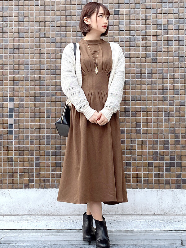 痙攣がとまらない！】エステ大好き奥さま 27歳 キラ美肌☆男の大きな手で揉むと効くとSNSで無料マッサージナンパ。施術のフリして媚薬5分で痙攣アクメ。全身性感帯になったカラダで穴に大量中出し種付け！