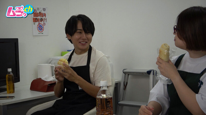 ニンゲン観察 バイト先のイケメンに裏垢バレ！恥ずかし～い露出写真をネタに強請られ、チ〇ポ食いしめる淫乱ドシャ濡れドアップマ〇コを撮影された性処理ペット奥さん片瀬みお