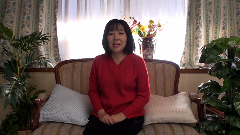 小さな会社を経営する52歳の熟女が会社の為にAV出演を決意！ポッチャリボディに黒々陰毛がエロ過ぎる熟女のアヘ顔めがけて…