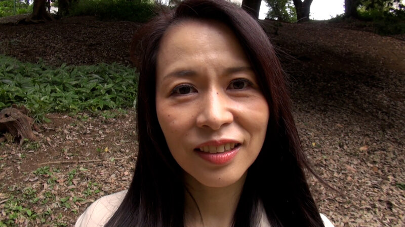 こんなに綺麗で清楚な熟女が！？刺激を求めてAV出演！恥じらいながらも快楽にハマる五十路熟女のエロ過ぎSEX！