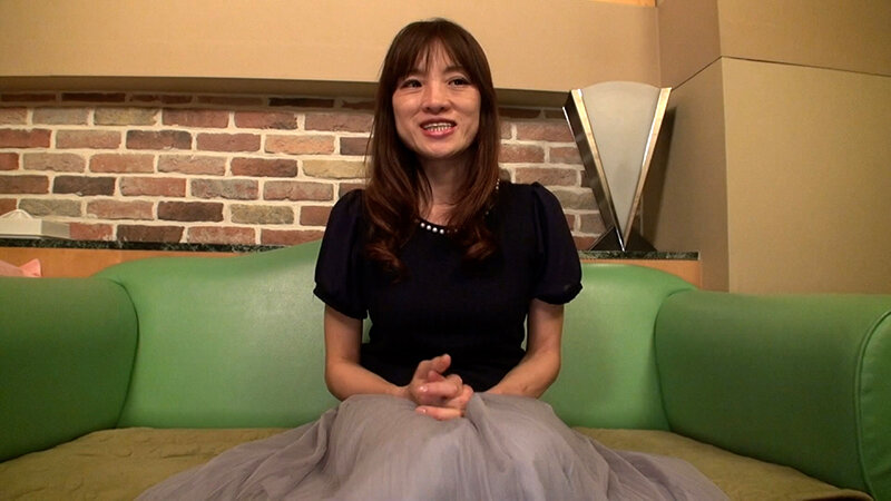 旦那さんとのセックスレスに耐え兼ねてAVの撮影に応募して来た好きモノ熟女。結合部丸見えのガニ股騎乗位でイキまくり！