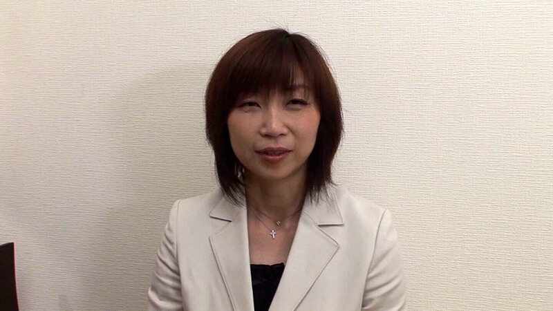 熟女系風俗で働くキレイ目バツイチさん！これぞ本物と言わんばかりの絶品技を披露したら吸い付くような肉壺で肉棒を刺激して生中出し！