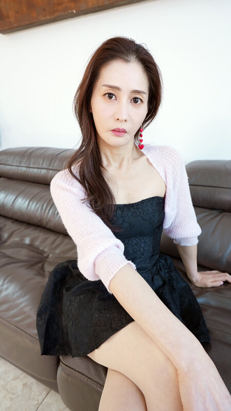 韓国熟女たち！熟練した足の指テクニック。マ〇コよりも足の方が慣れているというヤングミセス。あなたは彼女たちの足に何回出せますか？