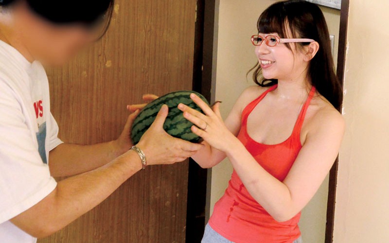 「誘ったわけじゃないんです。エアコンが壊れて薄着なだけで」無意識に男を勃たせてしまった団地妻 大浦真奈美大浦真奈美