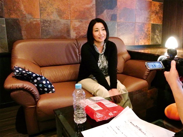 おらの母ちゃんを愛知でナンパして寝盗ってちょうだぎゃぁ～ 三河のもっちり巨乳妻 石井麻奈美石井麻奈美