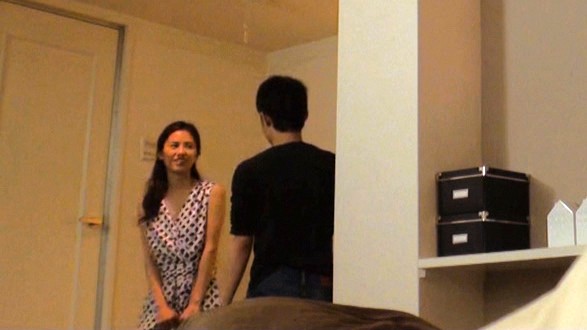 人妻ホテヘル本番交渉！