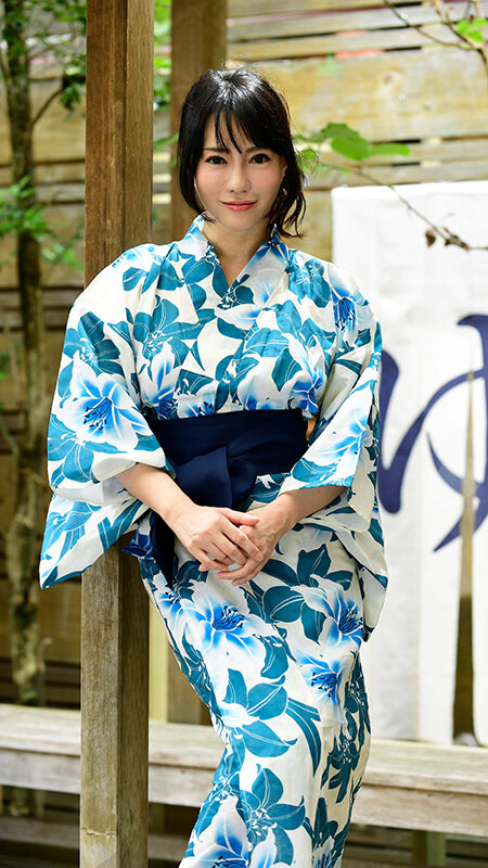 ちょっ…母さん！？清楚な顔した性豪母さん 相手構わず欲情する、ガマンできない五十路母12人240分6