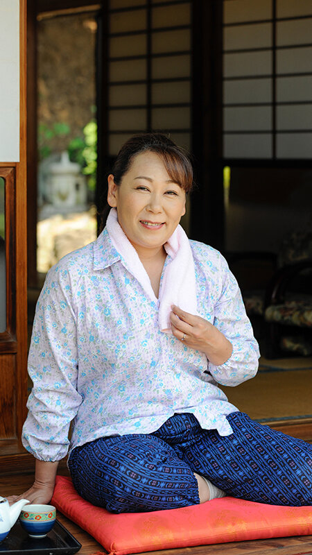 密かに欲求不満を抱えながら悶々と暮らしている 一見真面目な地方のおばさん 12人4時間3