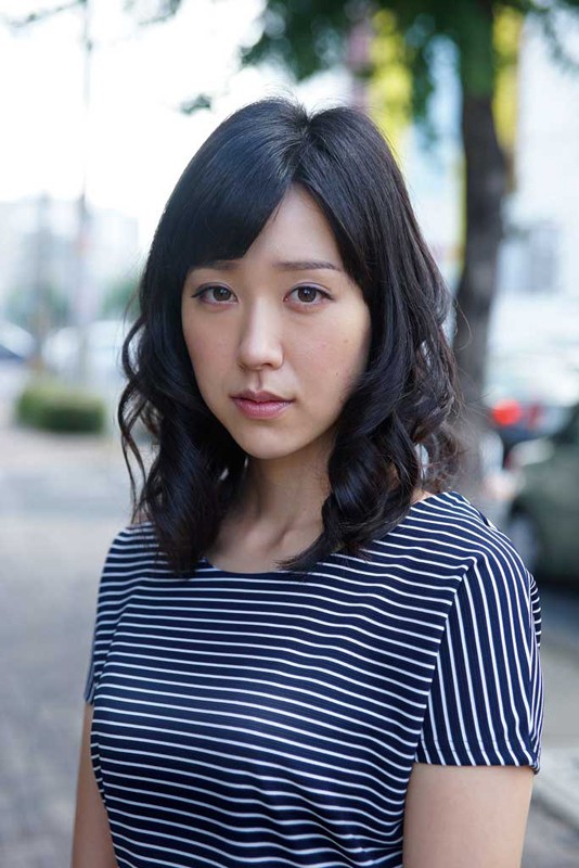 いいなり美人若妻の裸肉体の記録 密室素人若妻連れ込み性交遊戯 人妻淫行 岡咲かすみ29歳岡咲かすみ