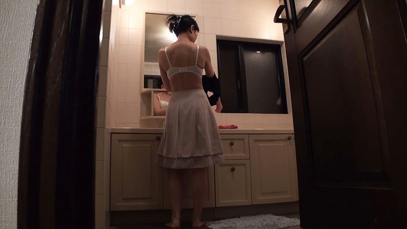 色情兄嫁混浴合体 俺の兄貴の嫁がエロくてたまんなくって風呂入ってるの覗いていたら我慢できなくなっちゃって風呂に飛び込んでいっちゃったんだ