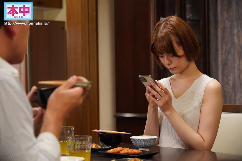 不倫中で嫌がる妻にねっちょりバック中出し 月乃ルナ月乃ルナ