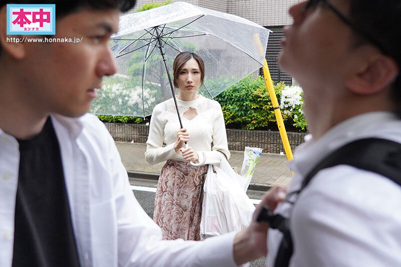 苛めっこの息子の友達を自宅エステサロンに呼び出して 超絶品BODYママのパイズリ＆膣圧施術でチ●ポびんびん状態で中出し謝罪させる！！ JULIAJULIA