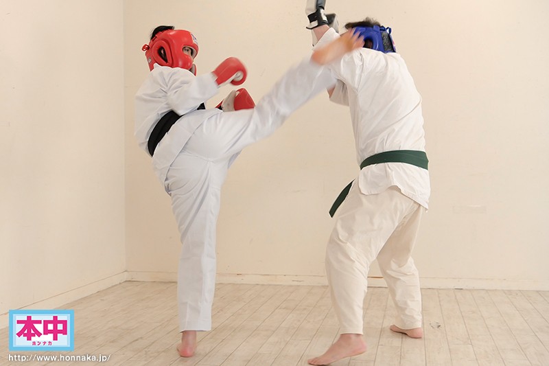 空手黒帯ショートカット幼妻 子作りの練習も兼ねてはじめてのナマ中出し 柚木結愛柚木結愛