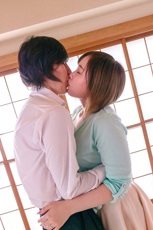 勉学に励むフル勃起の童貞学生に夫に内緒でヤラせてあげた優しい優しい巨乳主婦 田中ねね田中ねね